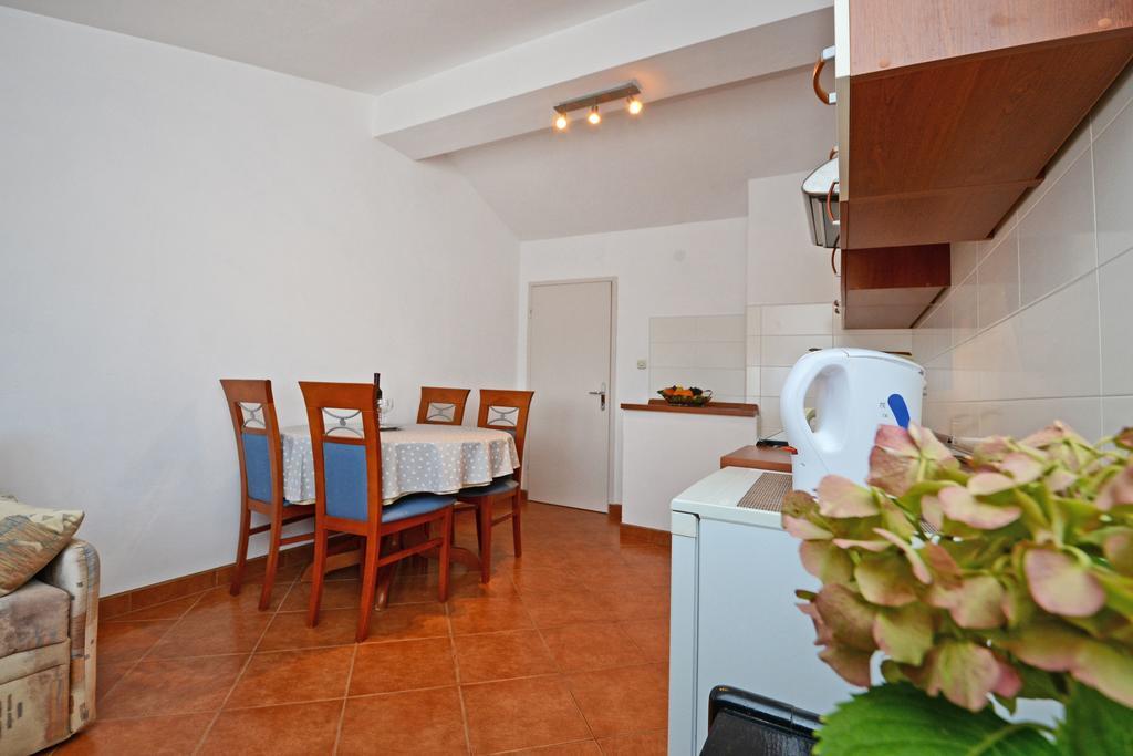 Apartment Lili โปเรช ภายนอก รูปภาพ