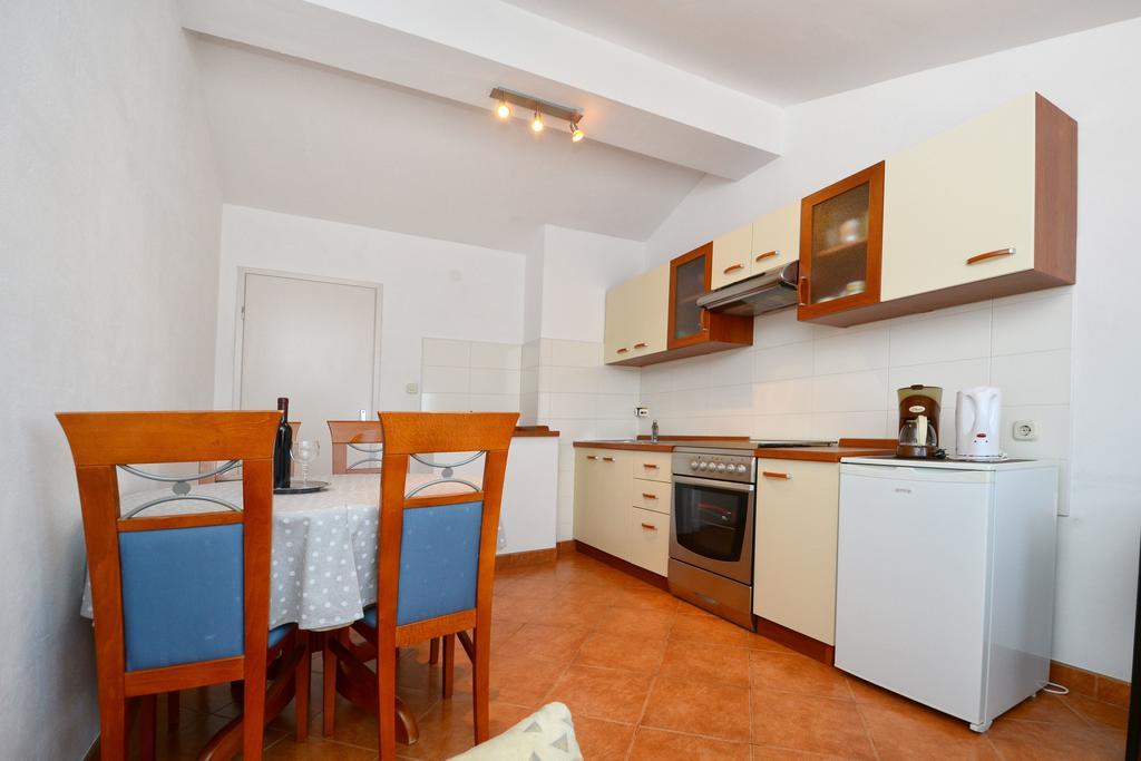 Apartment Lili โปเรช ภายนอก รูปภาพ