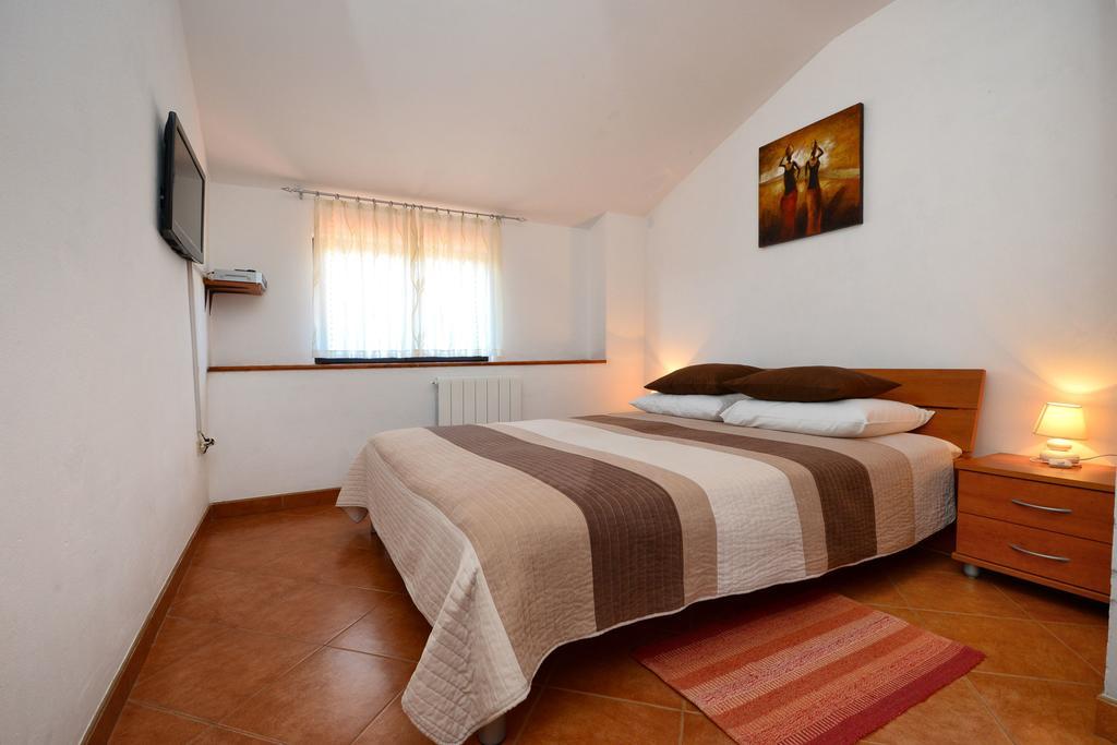 Apartment Lili โปเรช ภายนอก รูปภาพ
