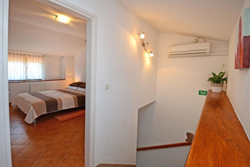 Apartment Lili โปเรช ภายนอก รูปภาพ